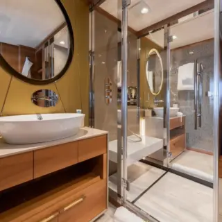 Master ensuite bathroom