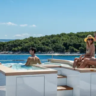 MY MAYVA - Sundeck jacuzzi