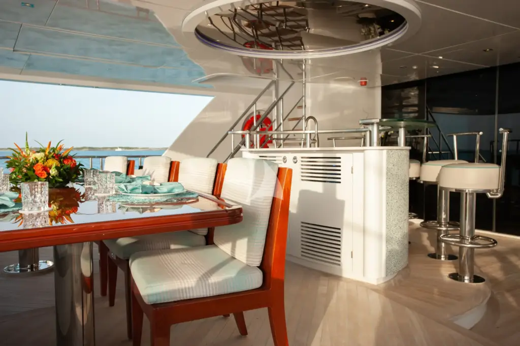 SERENITY - Aft Deck Dining