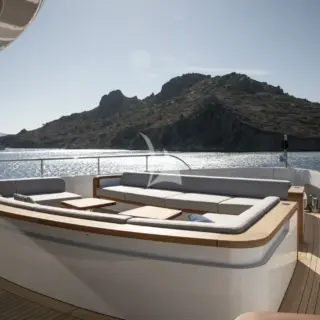 Upper deck Forward
