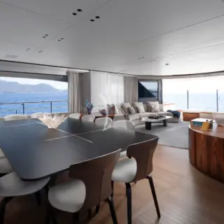 Main salon - Dining area