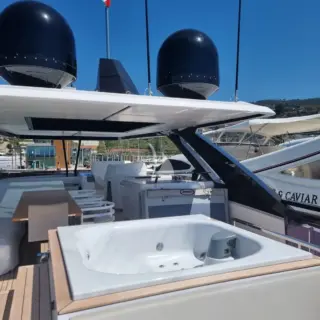 LADY AGA - jacuzzi