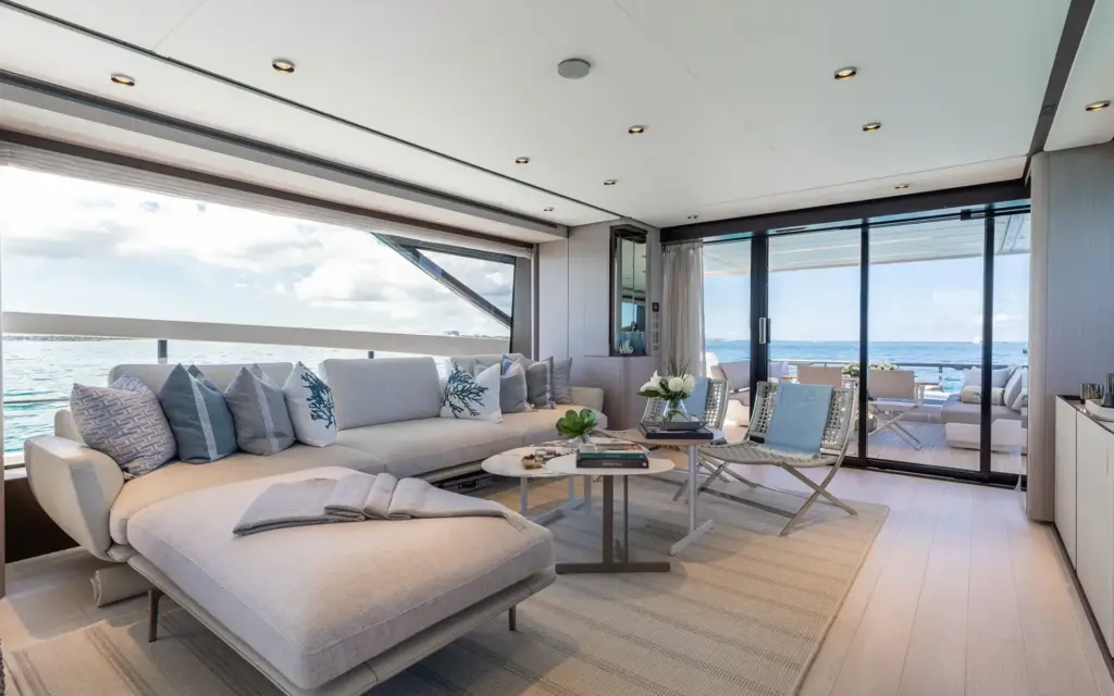 5 PALMS - Main Salon