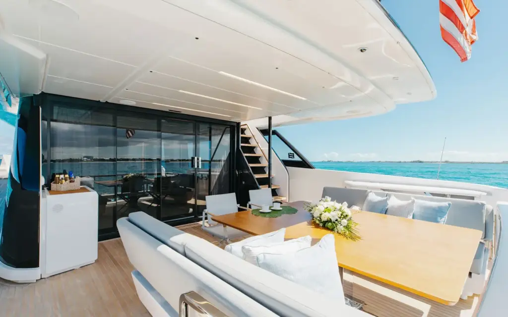 5 PALMS - Aft Deck