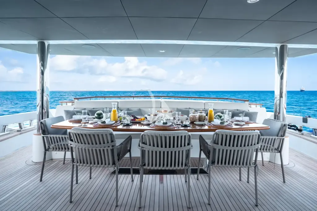 EAU LA LA - Aft Deck Dining