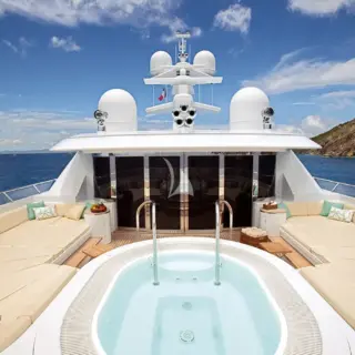 LADY BRITT - Jacuzzi Sun Deck Forward