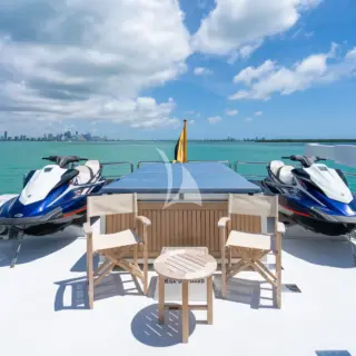 SUN LOUNGER/TOYS