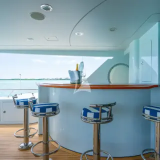 AFT DECK BAR