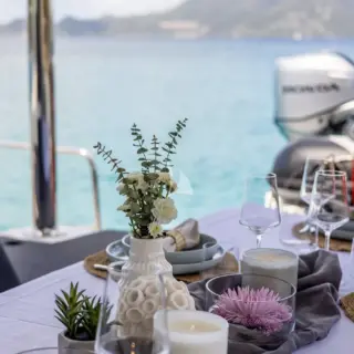 ELDAMAR - Dining table set up