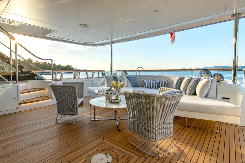 DAWO - Maind deck aft