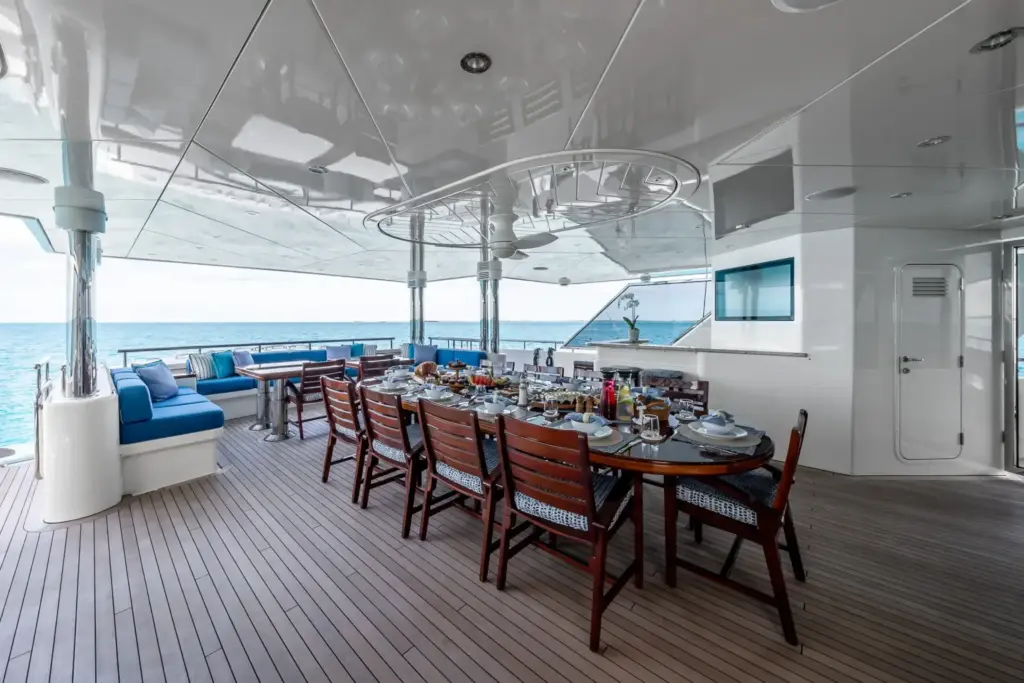 VALINOR - Main Deck Alfresco Dining Area