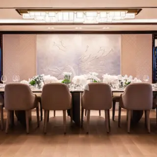 Main salon Dining