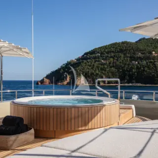 Sun deck- Jacuzzi