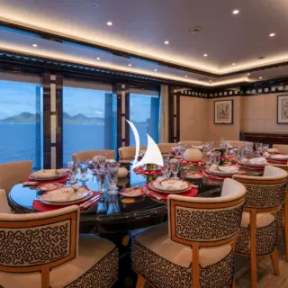ALFA NERO - Main deck dining room