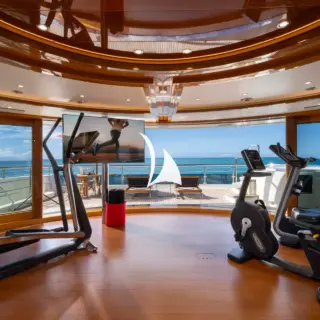 ALFA NERO - Top deck gym