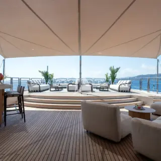 Sun deck aft helipad & lounge seating