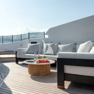 Sun deck forward pool seating