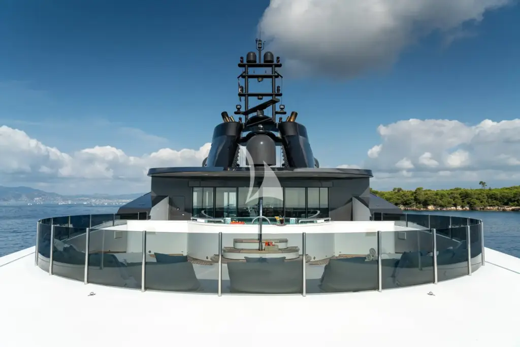 AHS - Sun deck forward pool