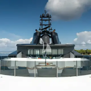 Sun deck forward pool