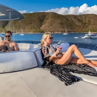 Sundeck Jacuzzi + Sun Pads