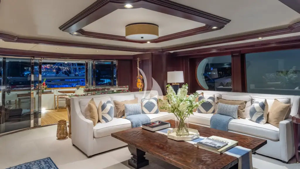 KING OF FUN - Main Salon