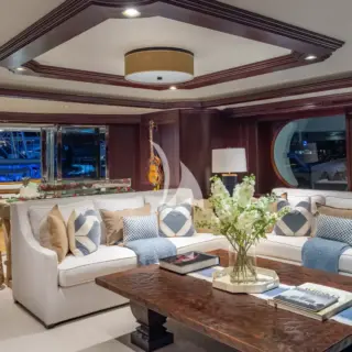 KING OF FUN - Main Salon