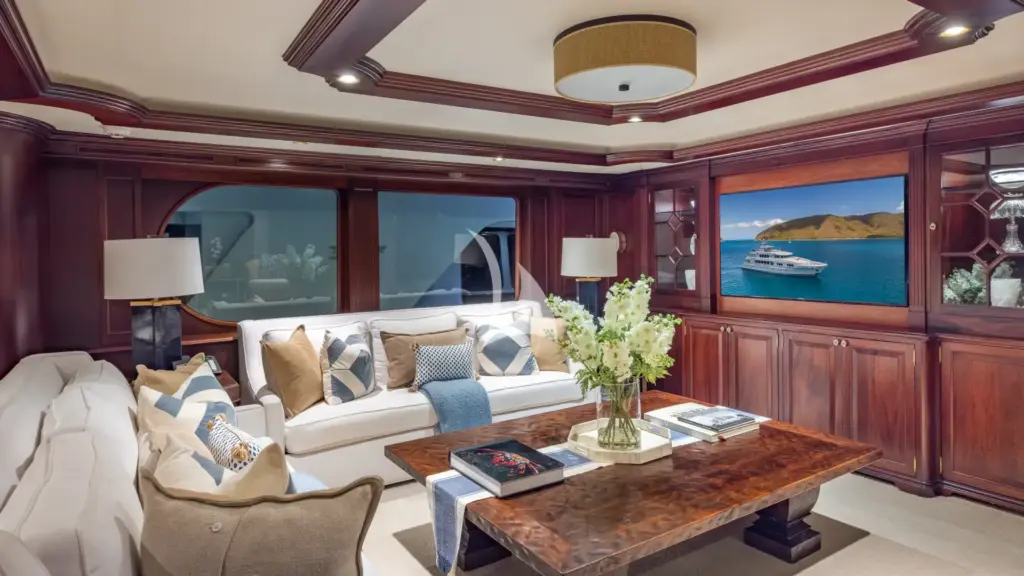 KING OF FUN - Main Salon