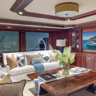 KING OF FUN - Main Salon