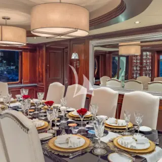 KING OF FUN - Main Salon Dining