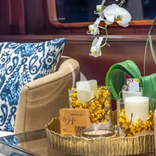 KING OF FUN - Main Salon Detail