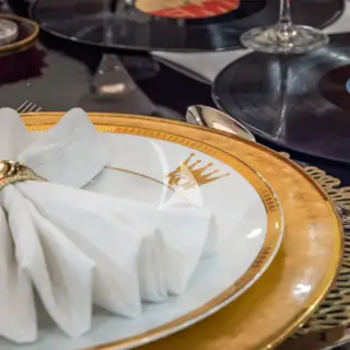 KING OF FUN - Dining Detail