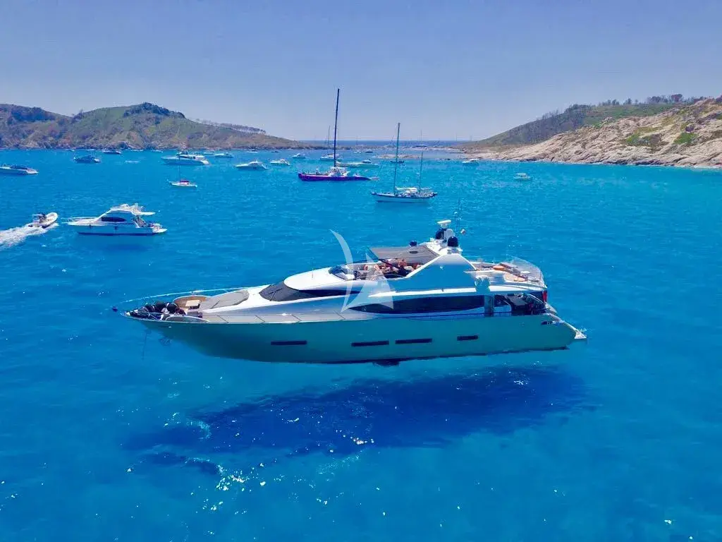 KEROS ISLAND pofile at anchor