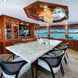 Salon Dining Area