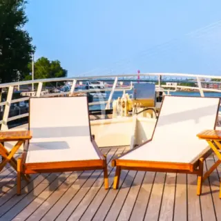 Sun deck forward
