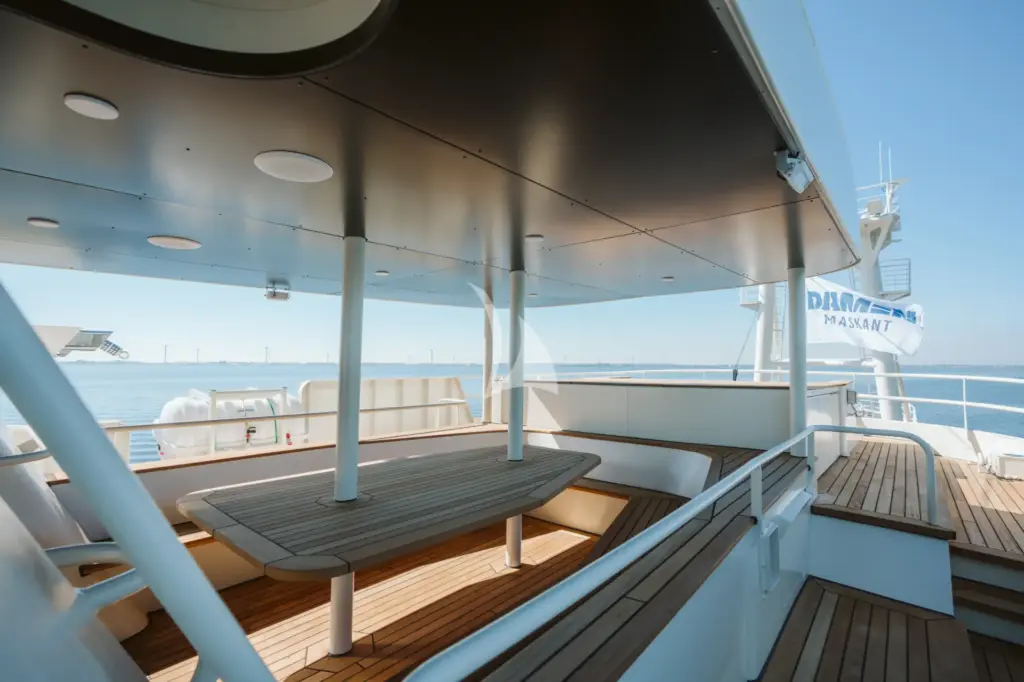 SCINTILLA MARIS - Al fresco dining on the sun deck