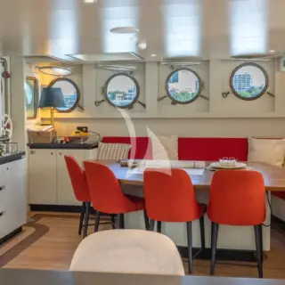 Main deck dining