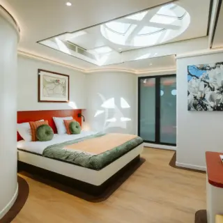 Lower deck master suite