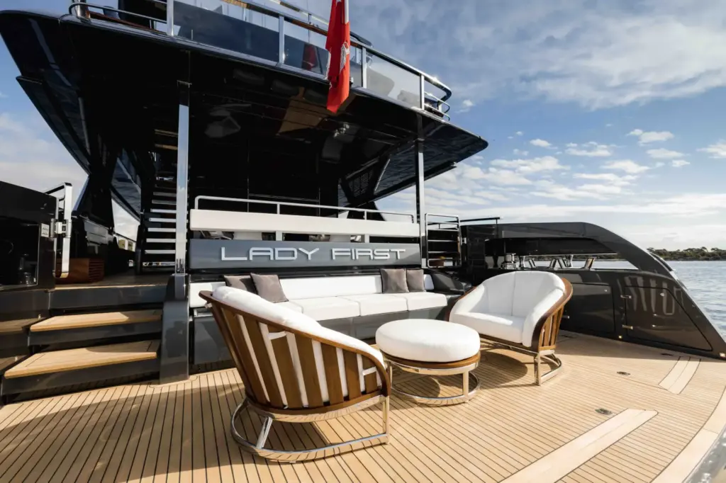 LADY FIRST - Swim Platform