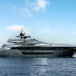 LADY FIRST - Starboard Profile
