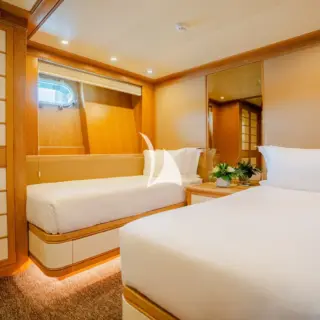 Lower deck twin guest cabin