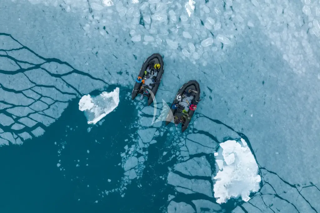 FREYA - Svalbard - Zodiac & Guests exploring
