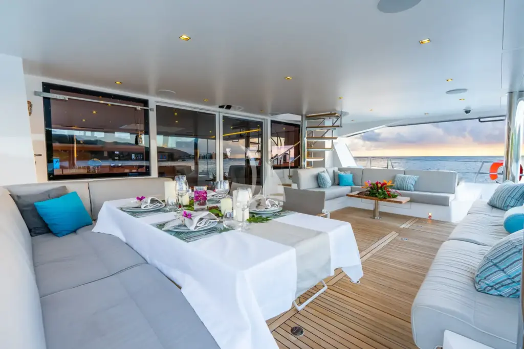 NDS EVOLUTION - Aft Deck Dining