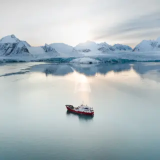 VIKINGFJORD - In Svalbard - drone shot