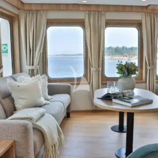 VIKINGFJORD - Salon - stern view