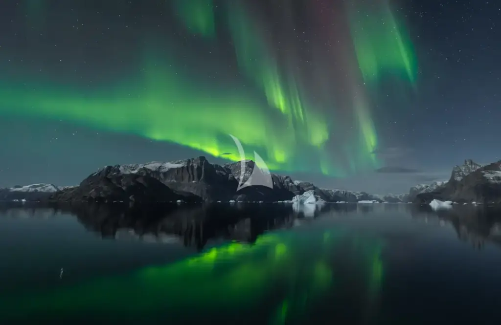 VIKINGFJORD - East Greenland - Aurora borealis
