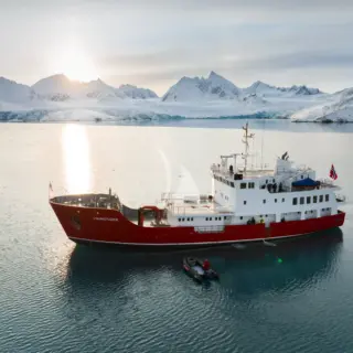 VIKINGFJORD - In Svalbard with Zodiac and sun in background