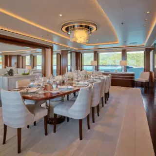 Main deck dining