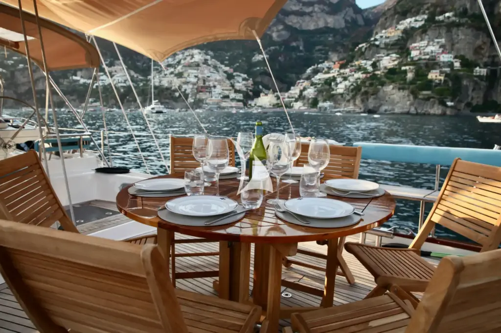 MIDNIGHT additional table and chairs