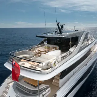 M/Y KORA - Flybridge Seating & Dining