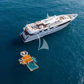 SOPHIE BLUE - Exterior